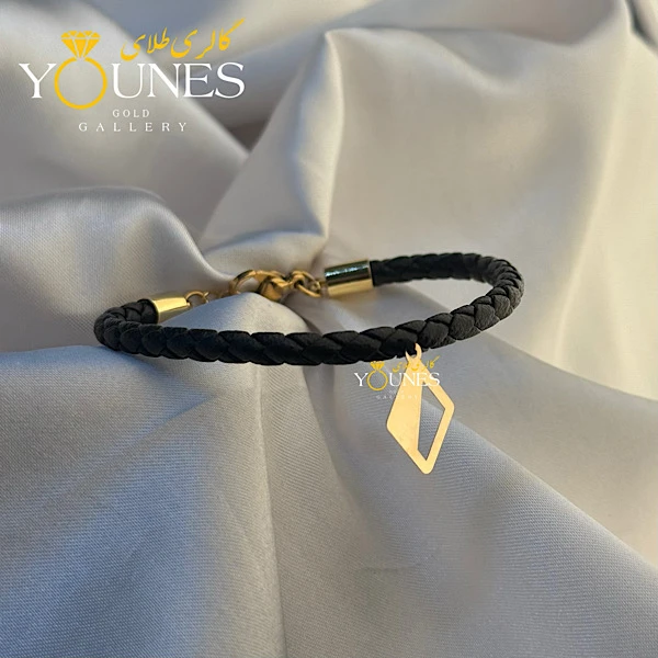 تصویر دوم دستبند چرم لوزی طلا